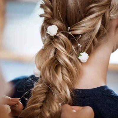 Recogido trenzado con flores